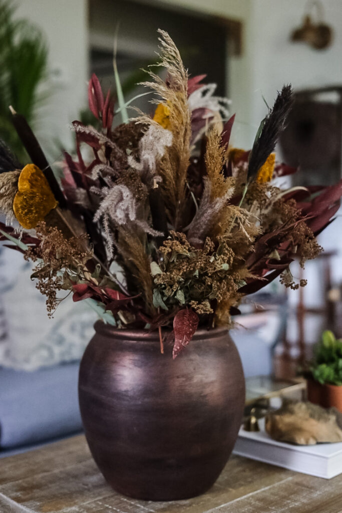 dried floral arrangemnt on coffee table
