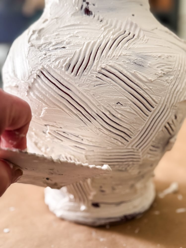 creating texture on a vase with a tiling tool
